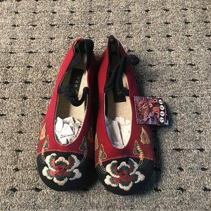 Red and Black Floral Embroidered Chinese Flats